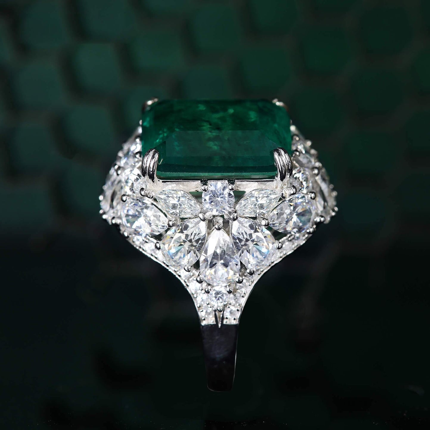 High-End Green Artificial Gemstone Silver Ring