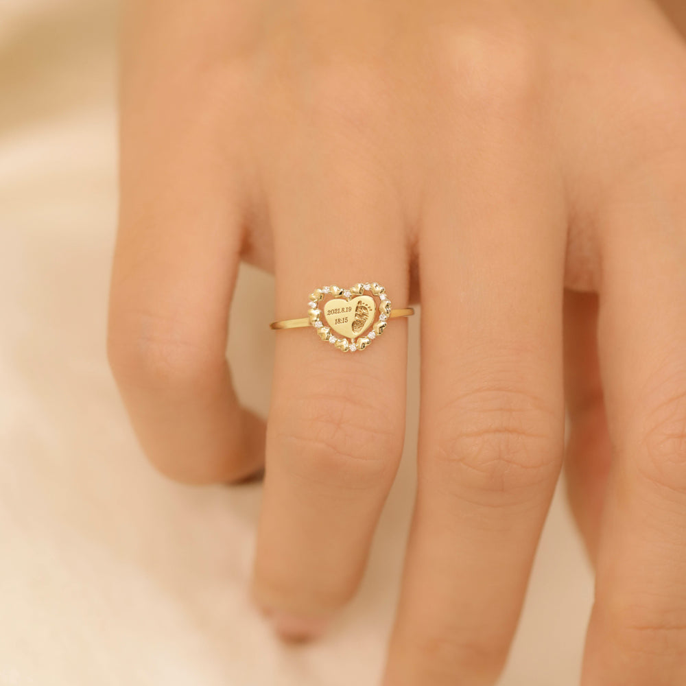 18K Gold Engravable heart-shaped footprint ring