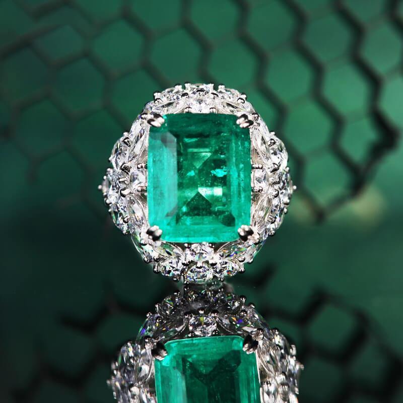 High-End Green Artificial Gemstone Silver Ring