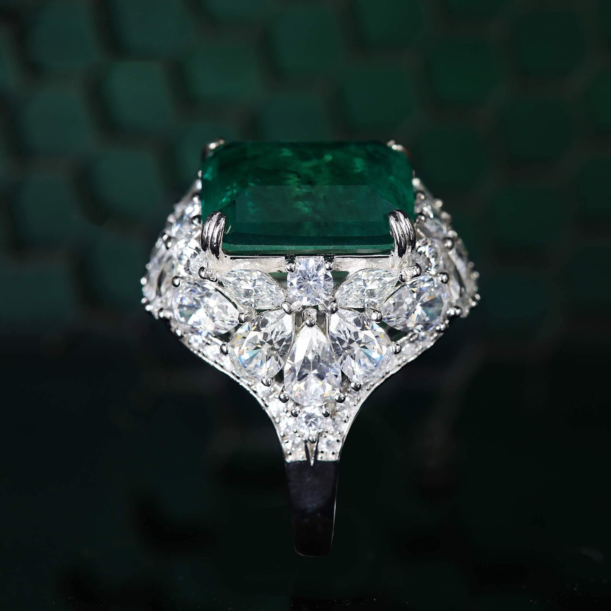 High-End Green Artificial Gemstone Silver Ring