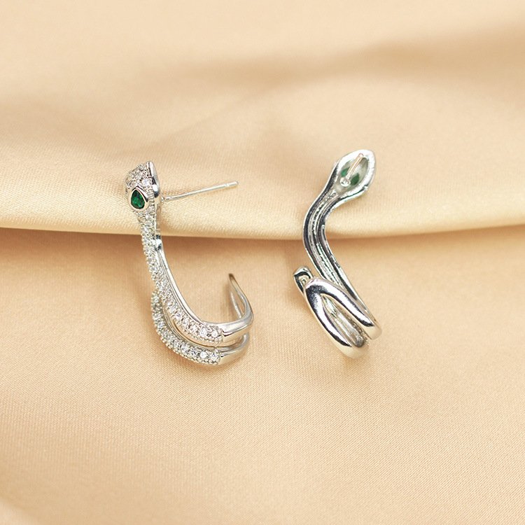 Snake-Shaped Ear Clip