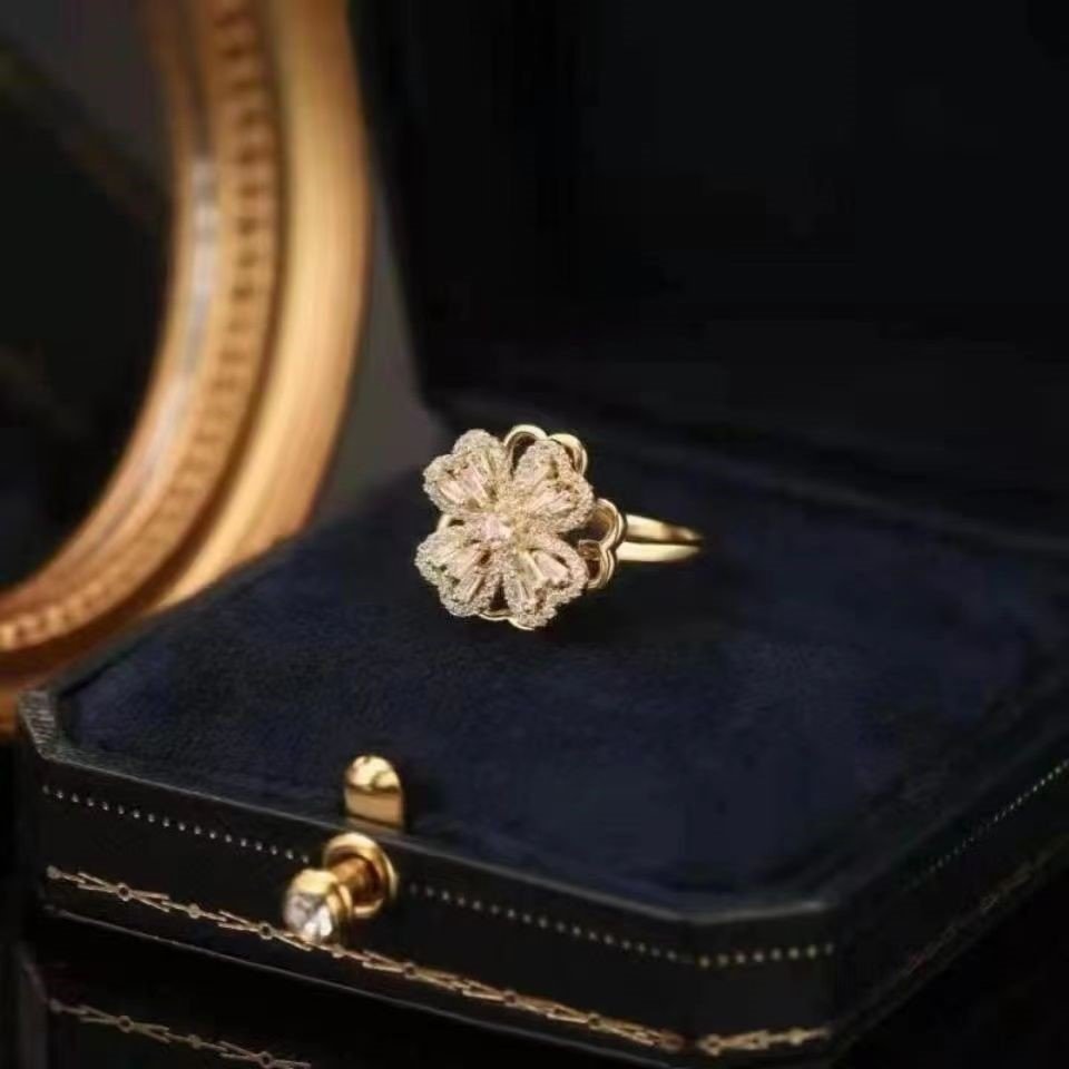 Zircon Rotating Four-Leaf Clover Ring