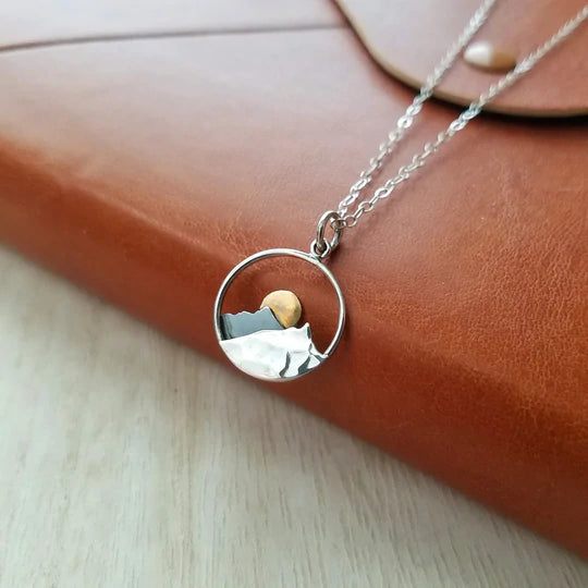 MOUNTAIN NECKLACE